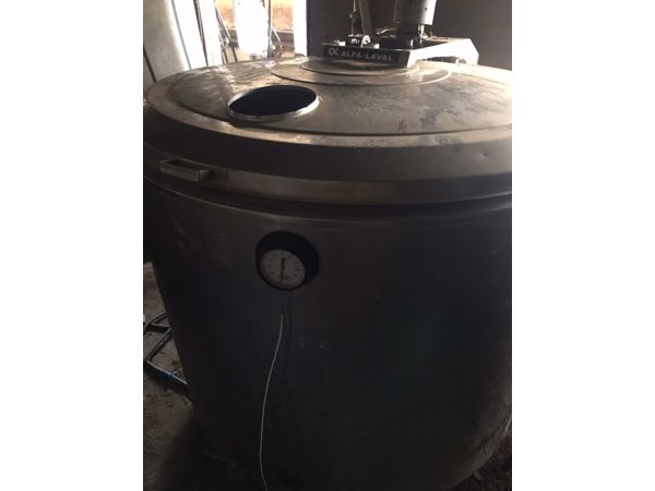 ~/upload/Lots/82639/AdditionalPhotos/z5vy7rxzxnq7e/Alfa Laval Milk Tank 1100L_t600x450.jpg